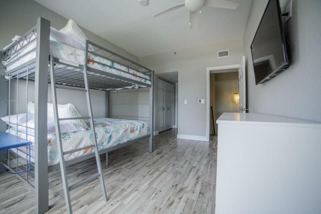 Townhouse At San Remo Apartment Clearwater Beach Exterior photo