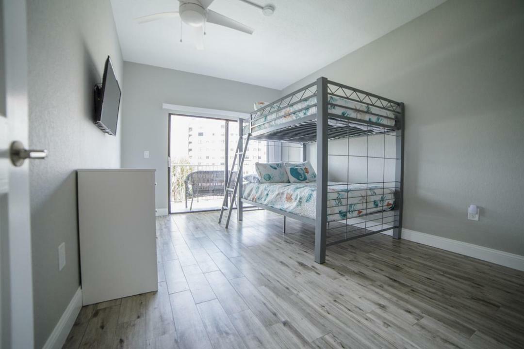 Townhouse At San Remo Apartment Clearwater Beach Exterior photo